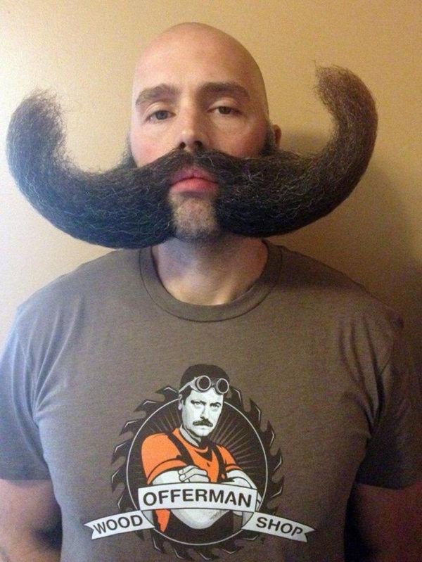 смешные усы