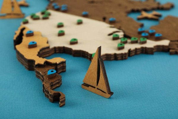 деревянная карта мира