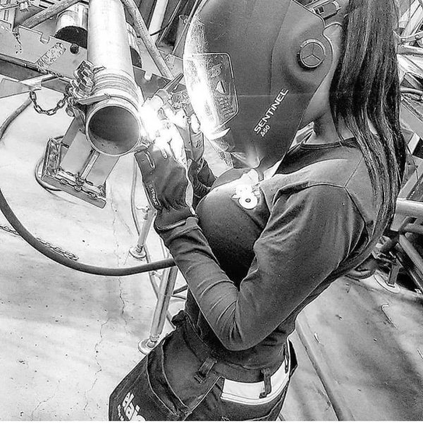 александра ивлева сварщица