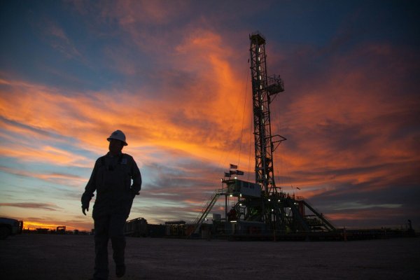 вышка нефтяная