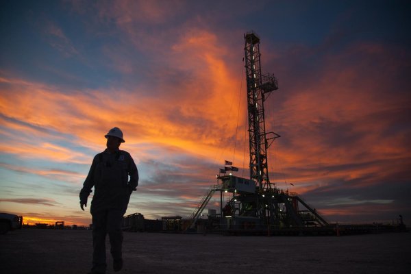 вышка нефтяная