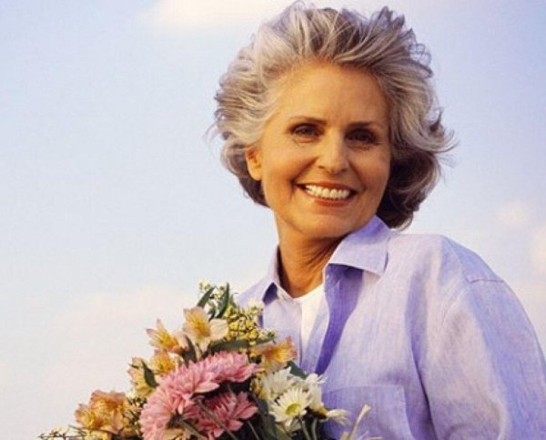 красивая пожилая женщина