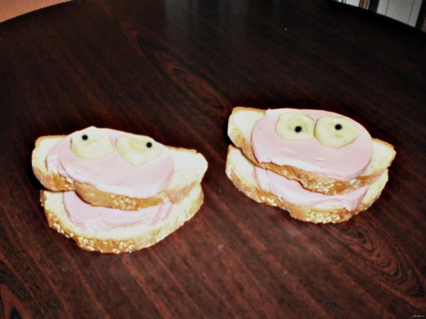 бутерброд похож на женскую