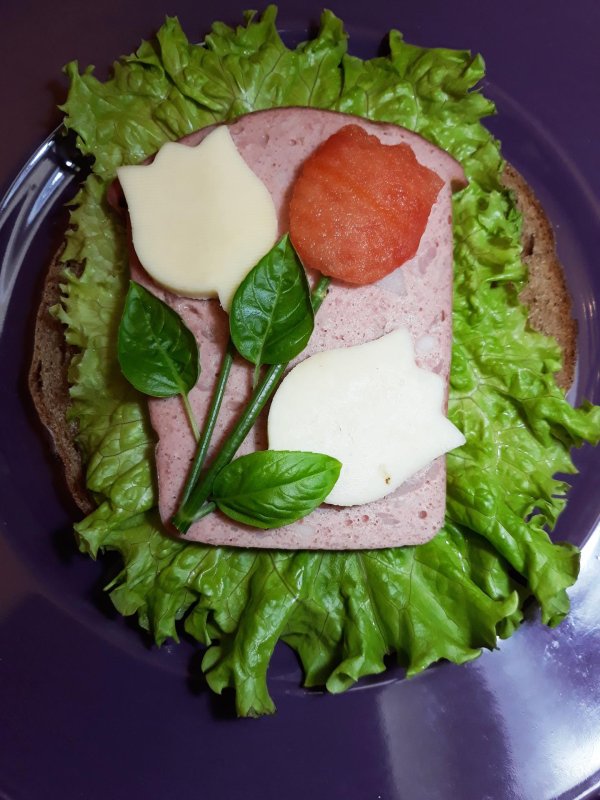 бутерброд с докторской колбасой