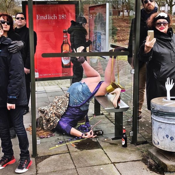 пьяная женщина