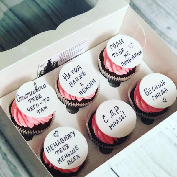 надписи на капкейках