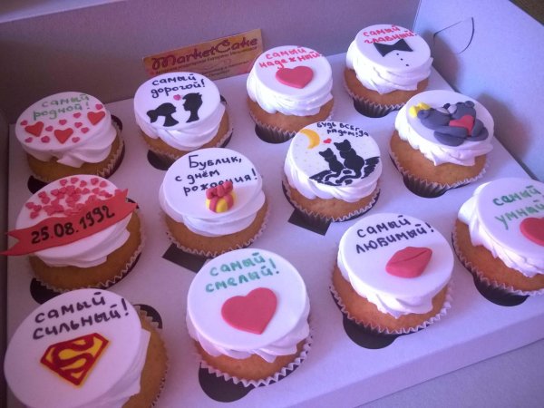 капкейки с надписью