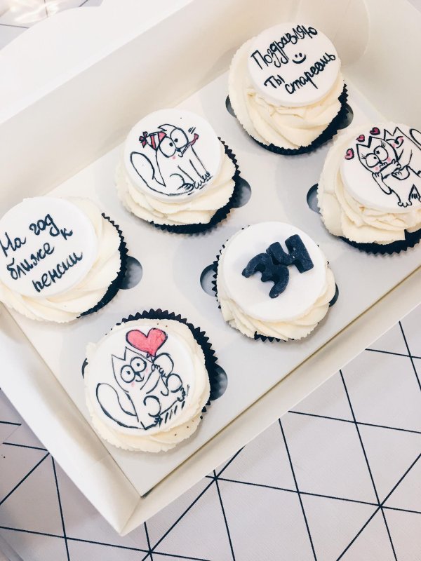 капкейки с надписью