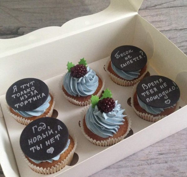 капкейки с надписью