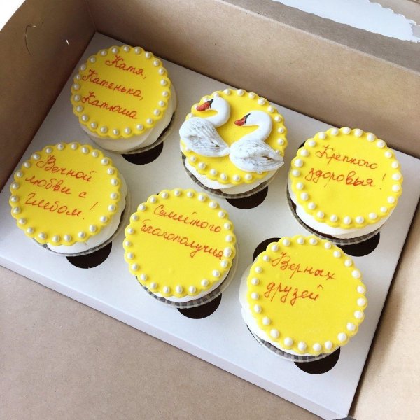 капкейки с пожеланиями