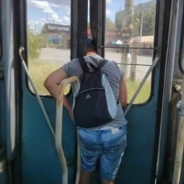 прищемило дверью