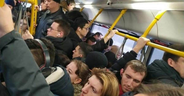 переполненный автобус