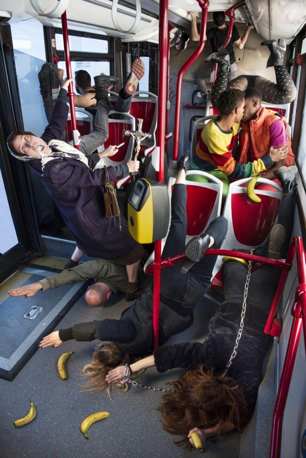 полный автобус людей