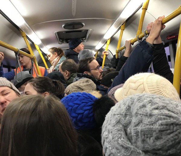 переполненный автобус