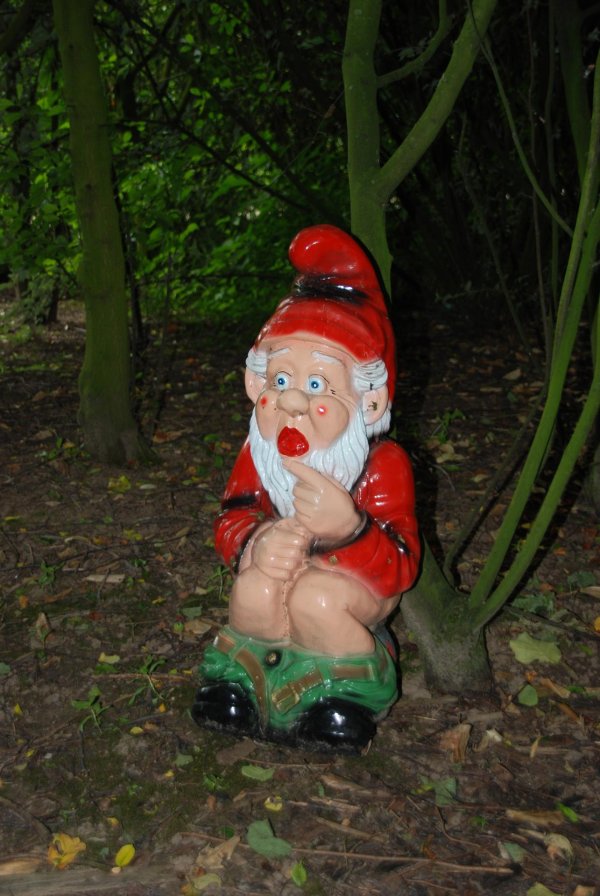 фигурка гнома для сада