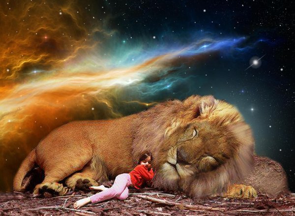 девушка со львом