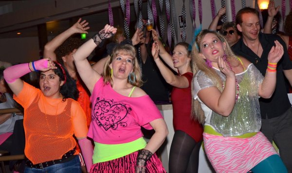 стиль 80 90 х одежда женская для вечеринки