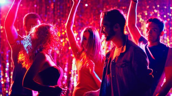 девушка на дискотеке