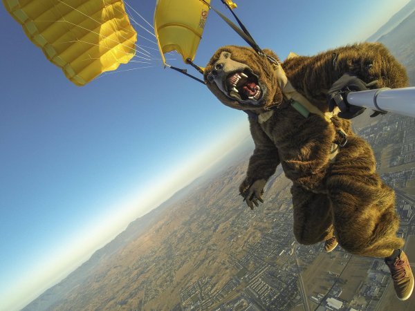 смешной парашютист