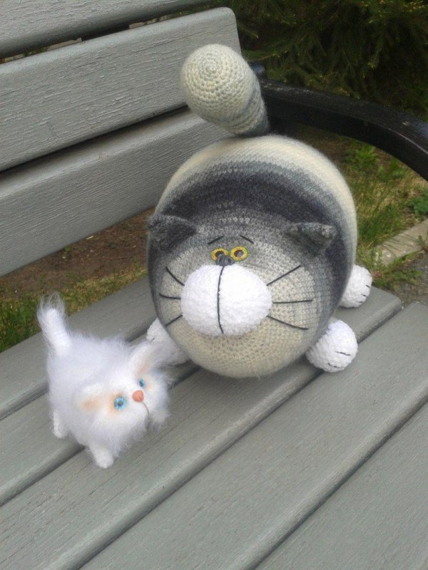 вязаная игрушка кошка