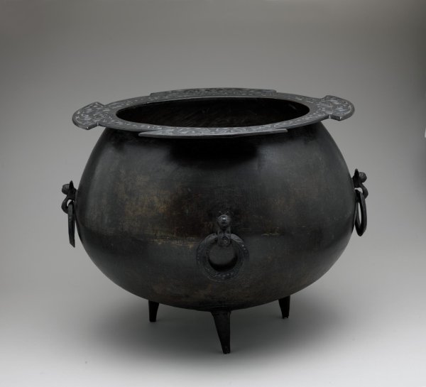 cast iron cauldron