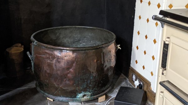 медная кастрюля