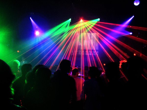 лазерное шоу клуб