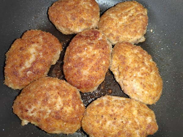 котлеты на сковороде
