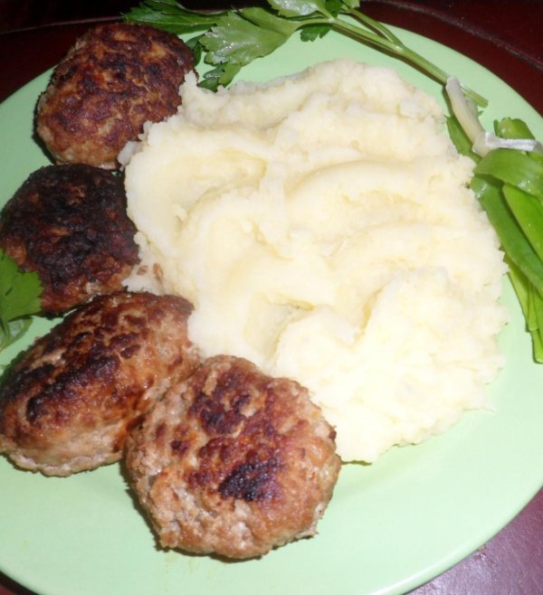 пюре с котлетами