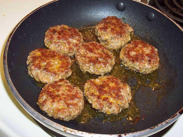 котлеты на сковороде