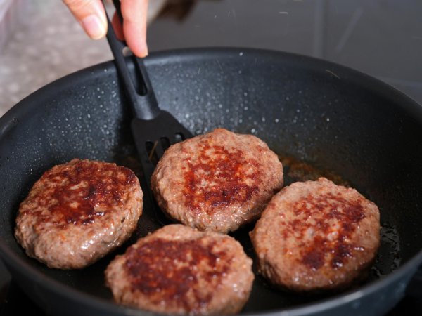 котлеты на сковороде