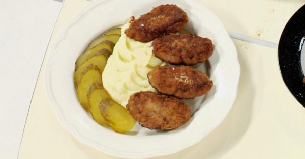 пюрешка с котлетками
