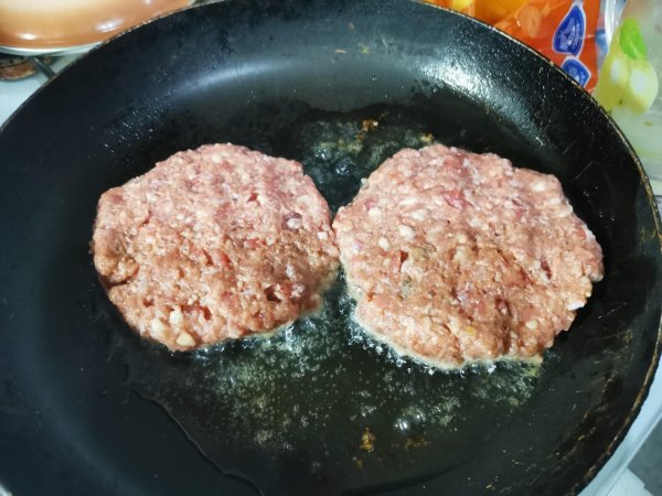 котлетки на сковороде