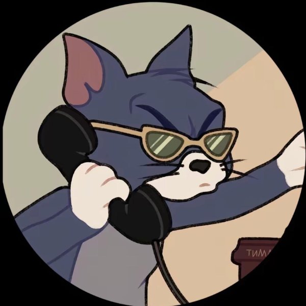 том с телефоном