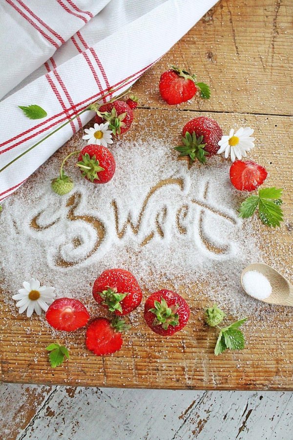 красивая клубника