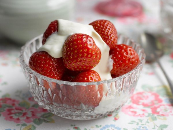 клубника со сметаной