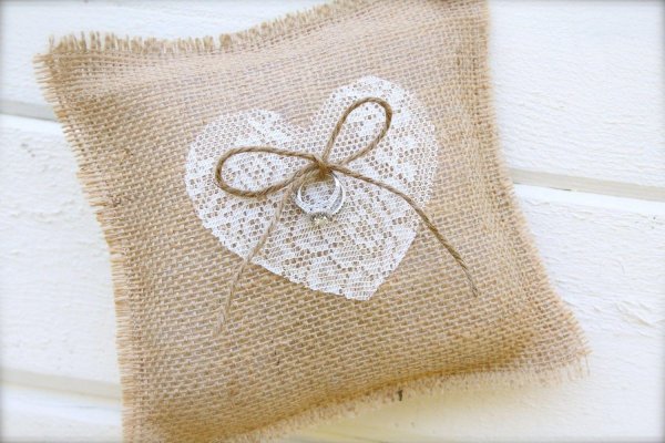 подушка из мешковины