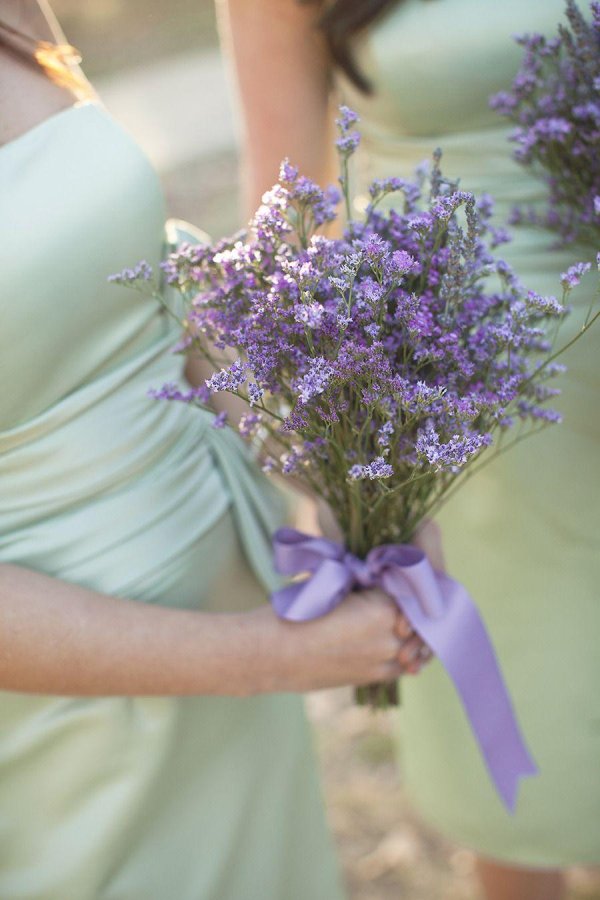 букет на свадьбу для невесты лавандовый