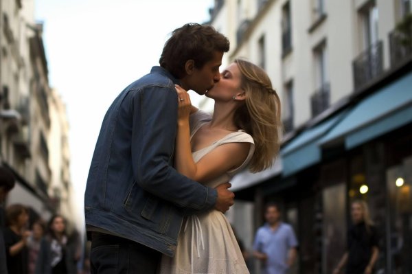 целующаяся пара