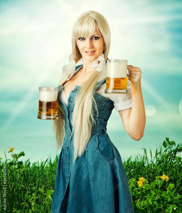 девушка с кружкой пива