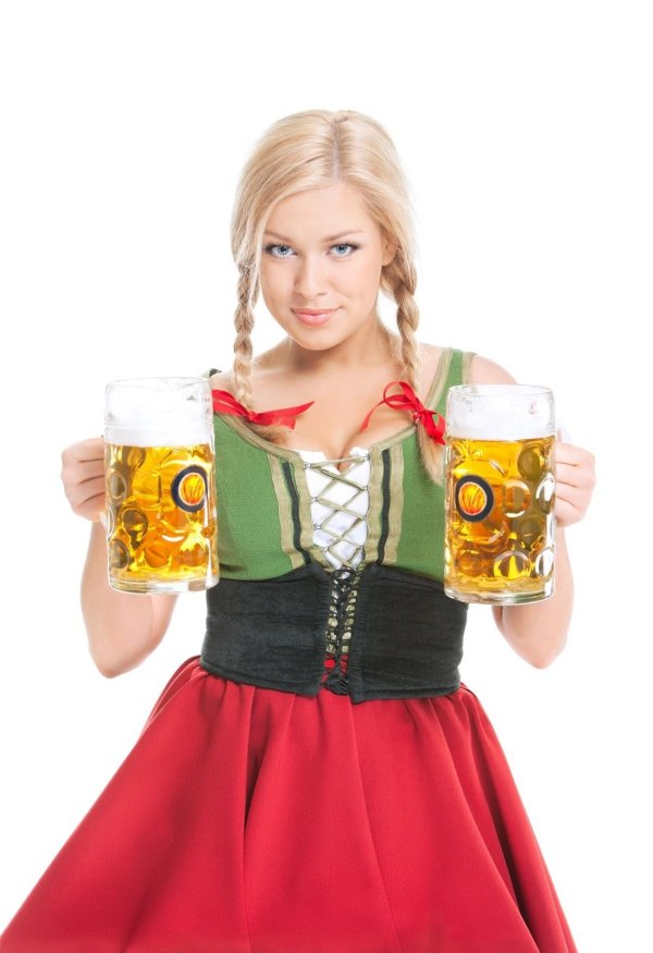 девушка с кружкой пива