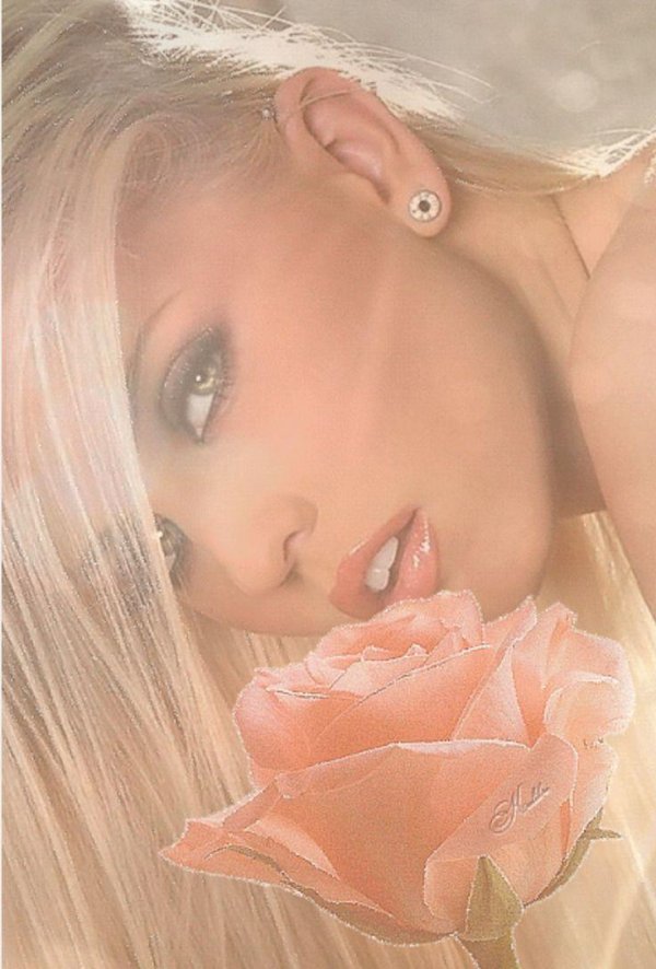 блондинка красивая