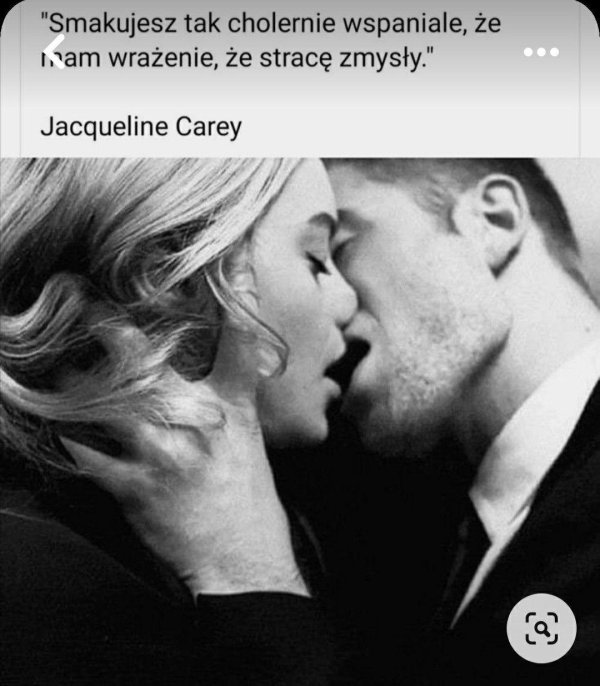 парень страстно целует девушку