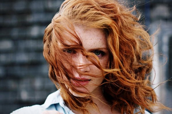 рыжий цвет волос и веснушки