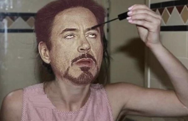 дауни младший закатывает глаза