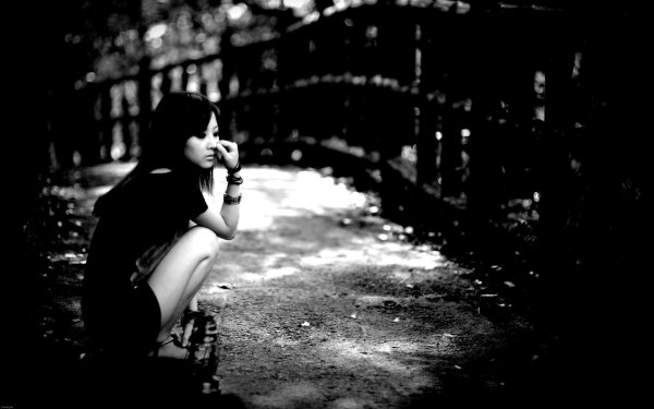 печальная девочка