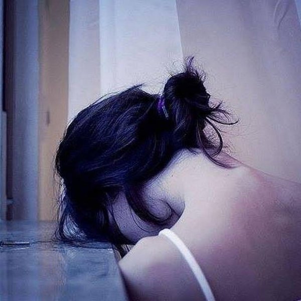 брюнетка со спины