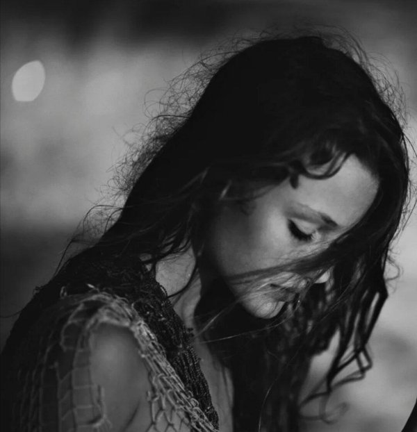 грустная женщина