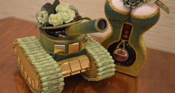 танк из сладостей