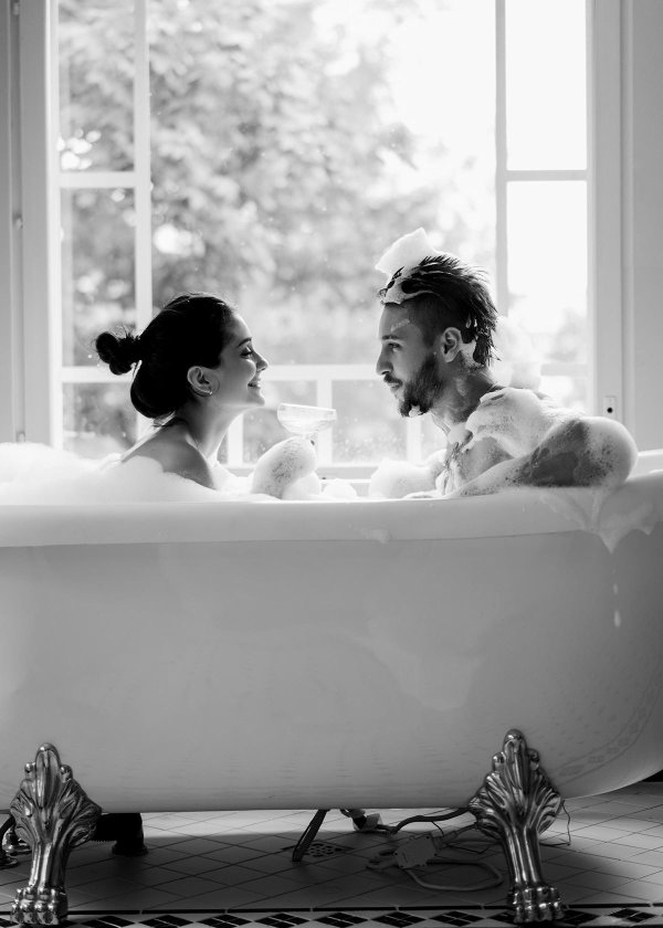 двое в ванной